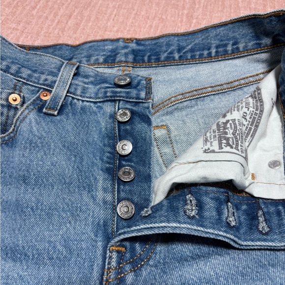 Levi's Women’s 501 Jeans in Classic Blue - Size 26 - Picture 6 of 6